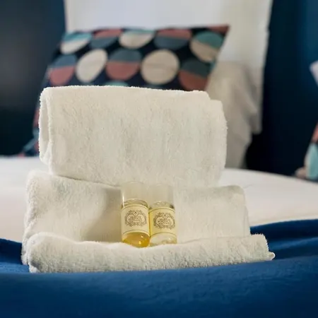 Captain House, Amazing In Santos