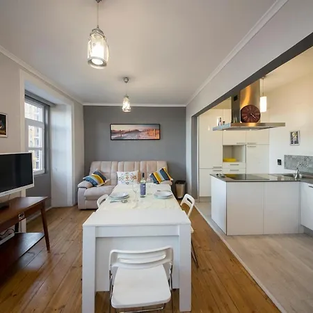 Captain House, Amazing In Santos * Лиссабон